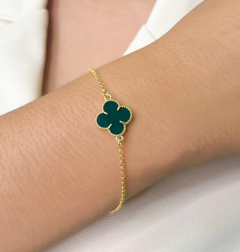 Pulseira com Um Trevo Verde